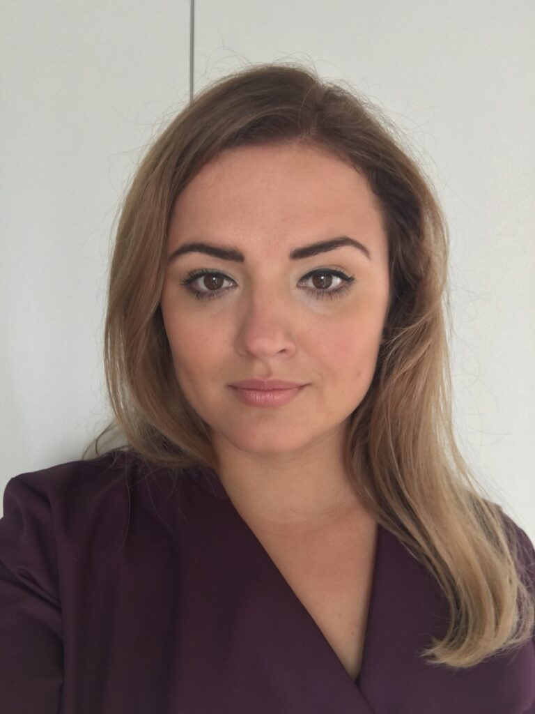 Dr. n.med. Agnieszka Kozak Rusinek – Kierownik ​Kliniki​​​ Gold Dentica, lekarz dentysta
